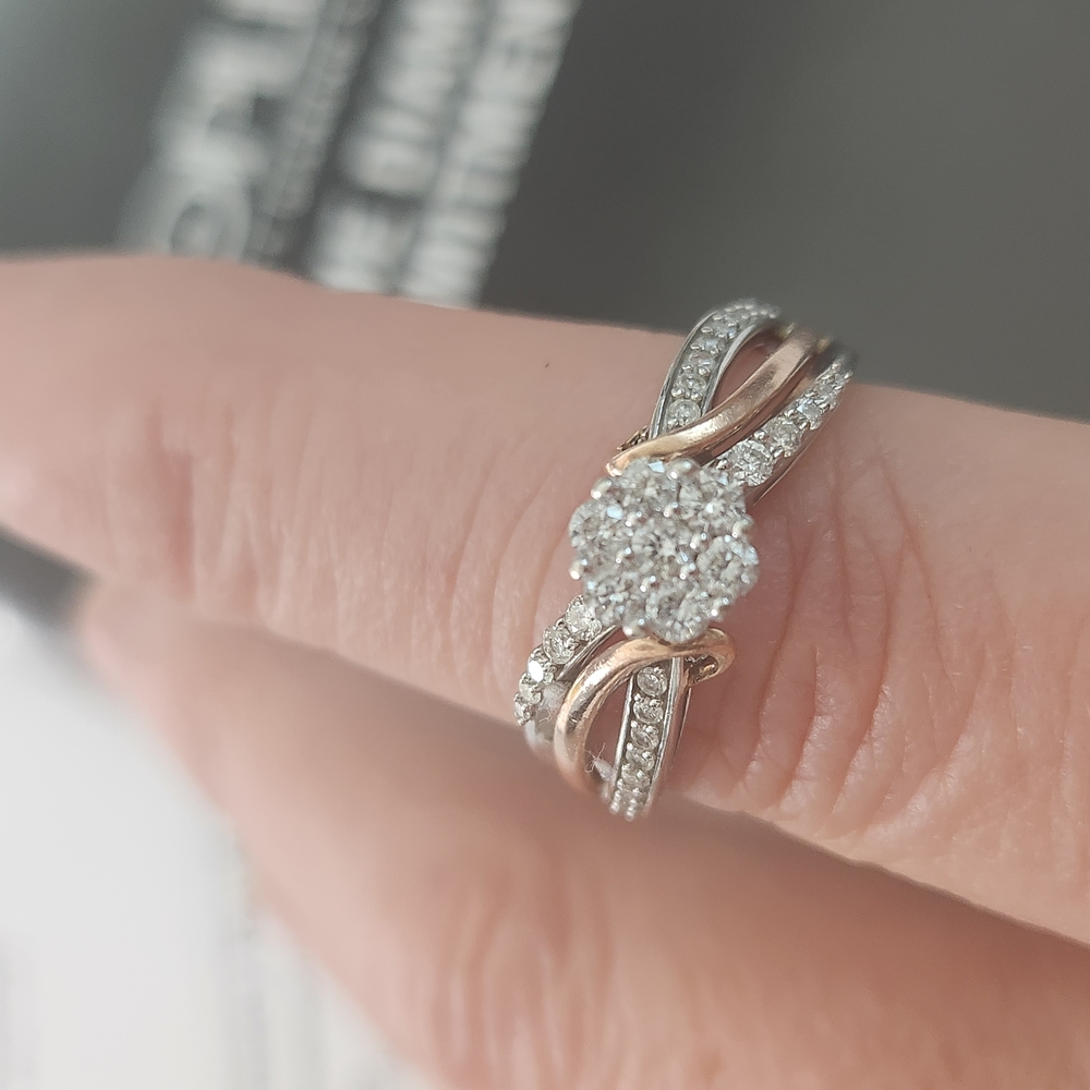 Elegant Silver and Gold Twisted Ring - Picture 5 of 6